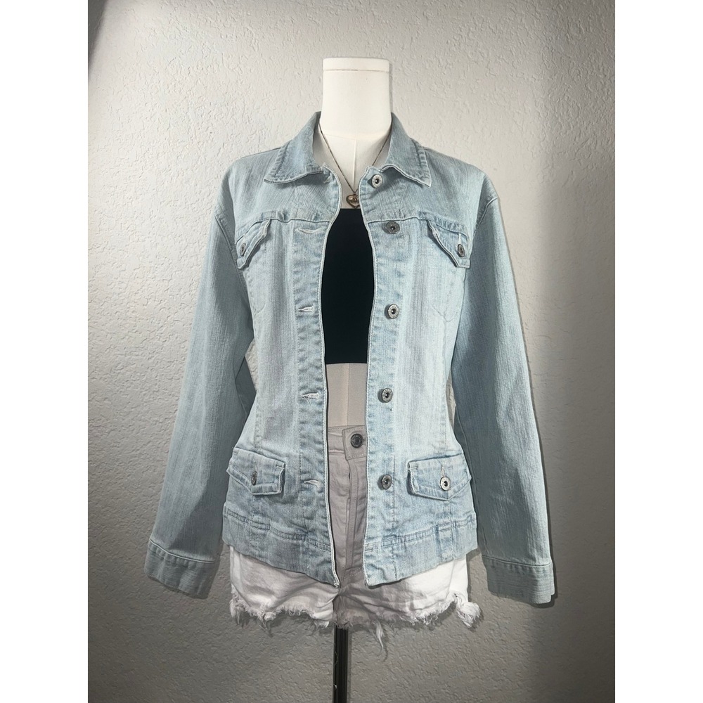 Chicos Light Wash Denim Jacket Womens Blue Button Up Trucker Jean Jacket Pockets